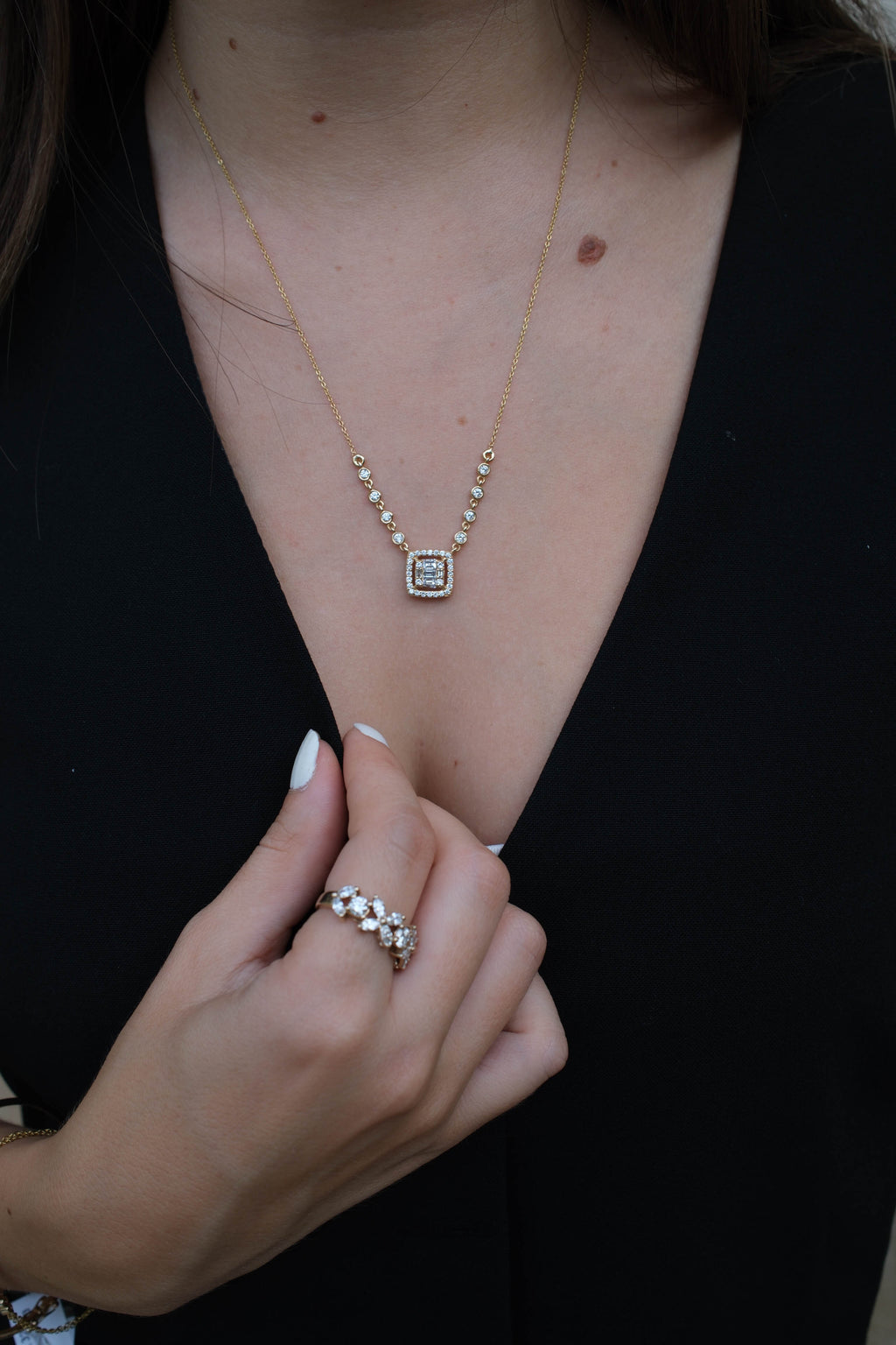 Centered Carre Necklace
